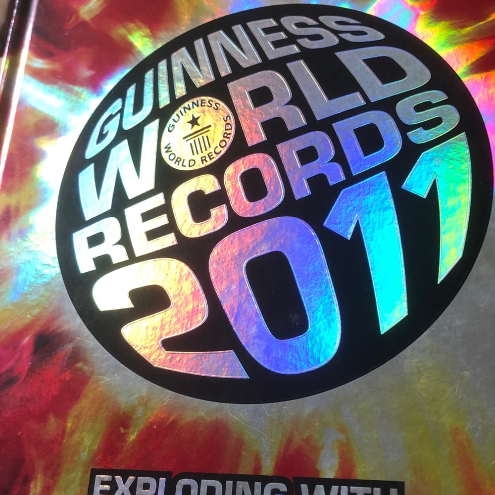 Guinness World Records 2011 Holographic Cover